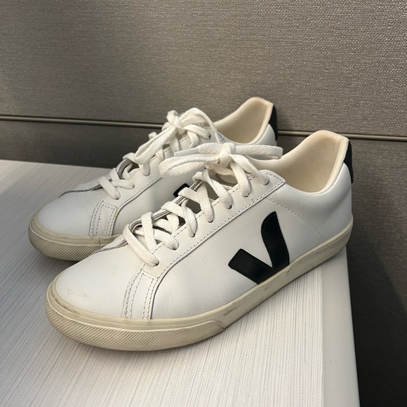 Veja Esplar Sneakers (US 8, EU 39) - Picture 5 of 7
